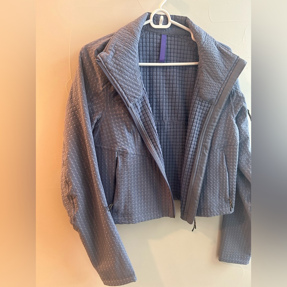 Lulu lemon zip